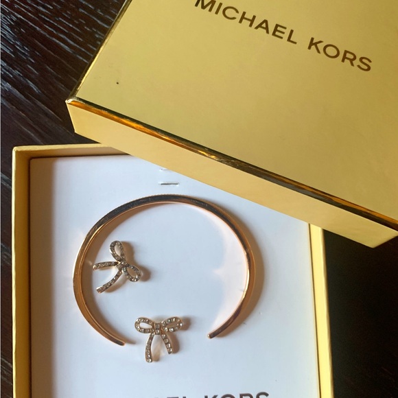 Michael Kors Gold Ribbon Earrings and Bracelet Set. New with a Box. No Tags. - Picture 5 of 5